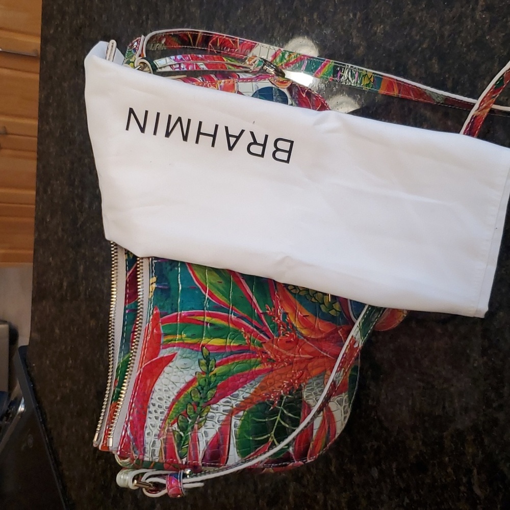 New brahmin crossbody with dust bag but no tags